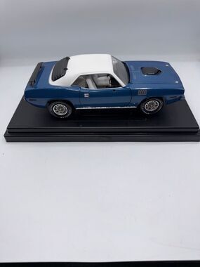 1:18 Scale RC Ertl American Muscle Die-Cast 1971 Hemi 'Cuda - Blue/White